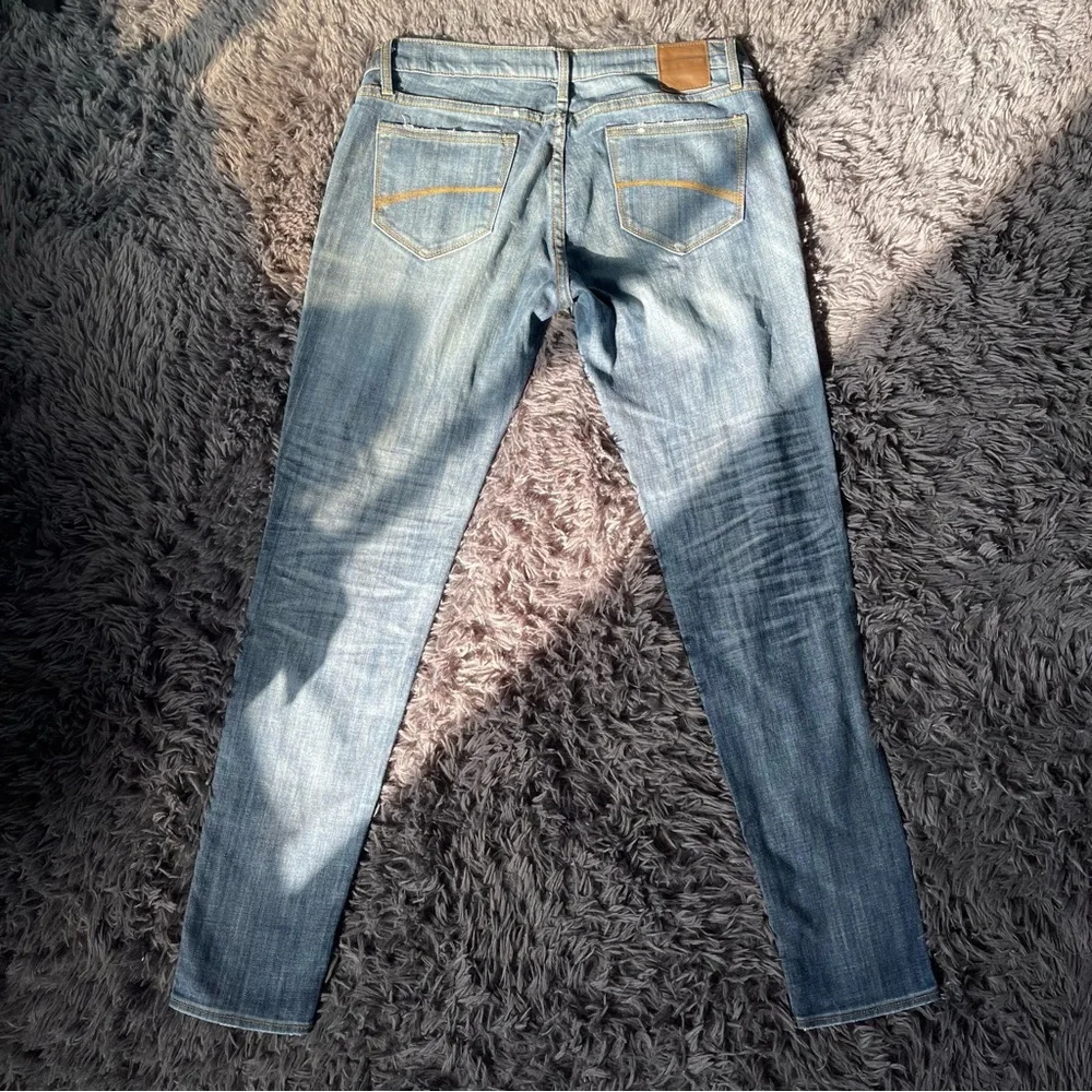 DRIFTWOOD Classic Blue Embroidered Jeans with Distressed Detailing USA Denim Y2K - Picture 7 of 10